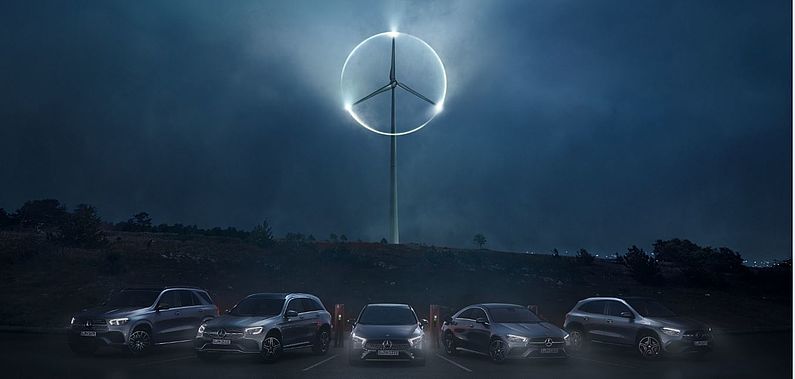 Mercedes-Benz Modelle im Dunkeln.
